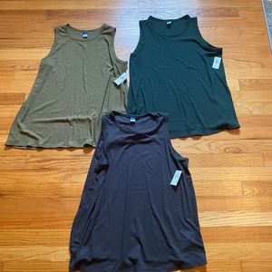 BUNDLE: Old Navy tank tops.